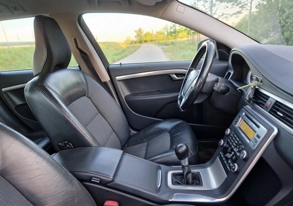 Volvo V70 cena 26900 przebieg: 299999, rok produkcji 2010 z Szczytna małe 352
